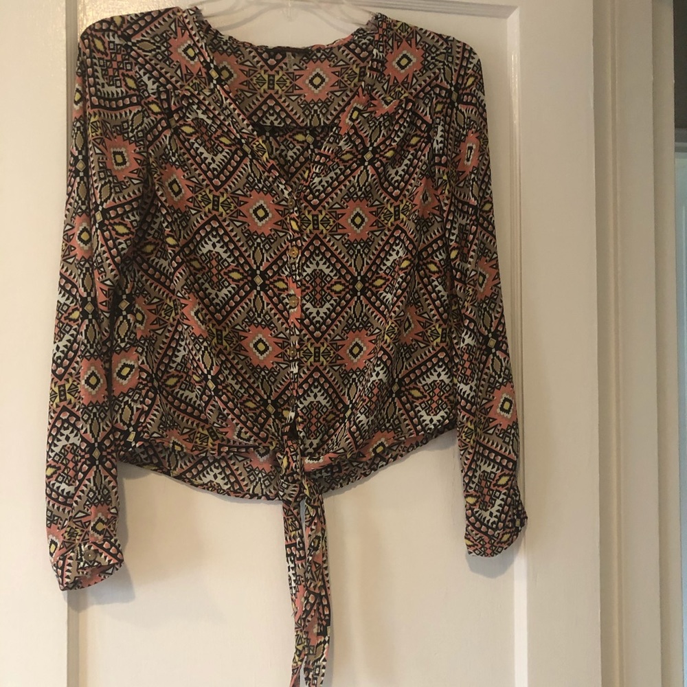 Colorful blouse with tie at the waist